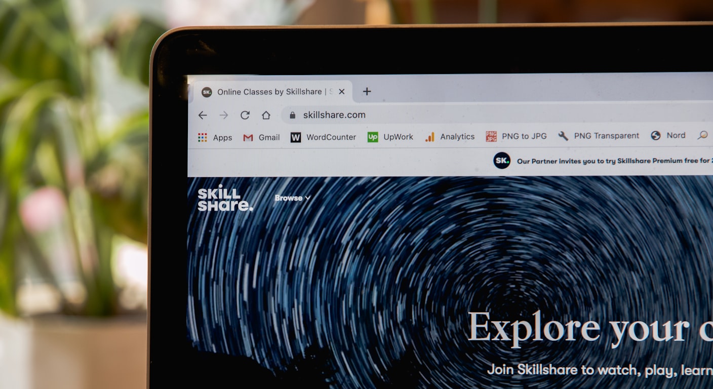 Lo schermo di un computer portatile che mostra una pagina web aperta in un browser.